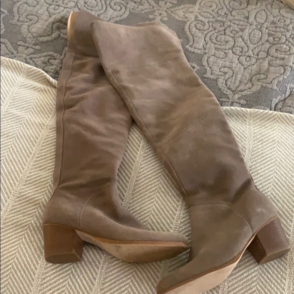 Sole society knew high boots